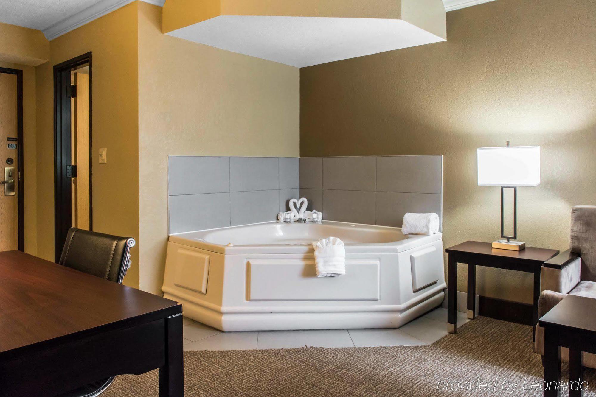 Best Western Harrisburg North Hotel Exterior photo
