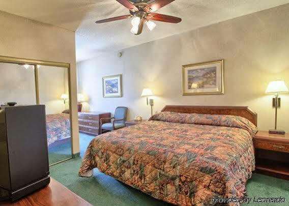 Best Western Harrisburg North Hotel Exterior photo